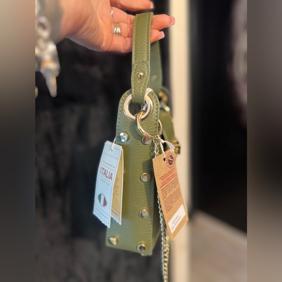 💚💚NWT-ANNA POALA Olive Green GENUINE Leather Stud Phone Holder Crossbody Bag 💚💚 - Picture 11 of 13